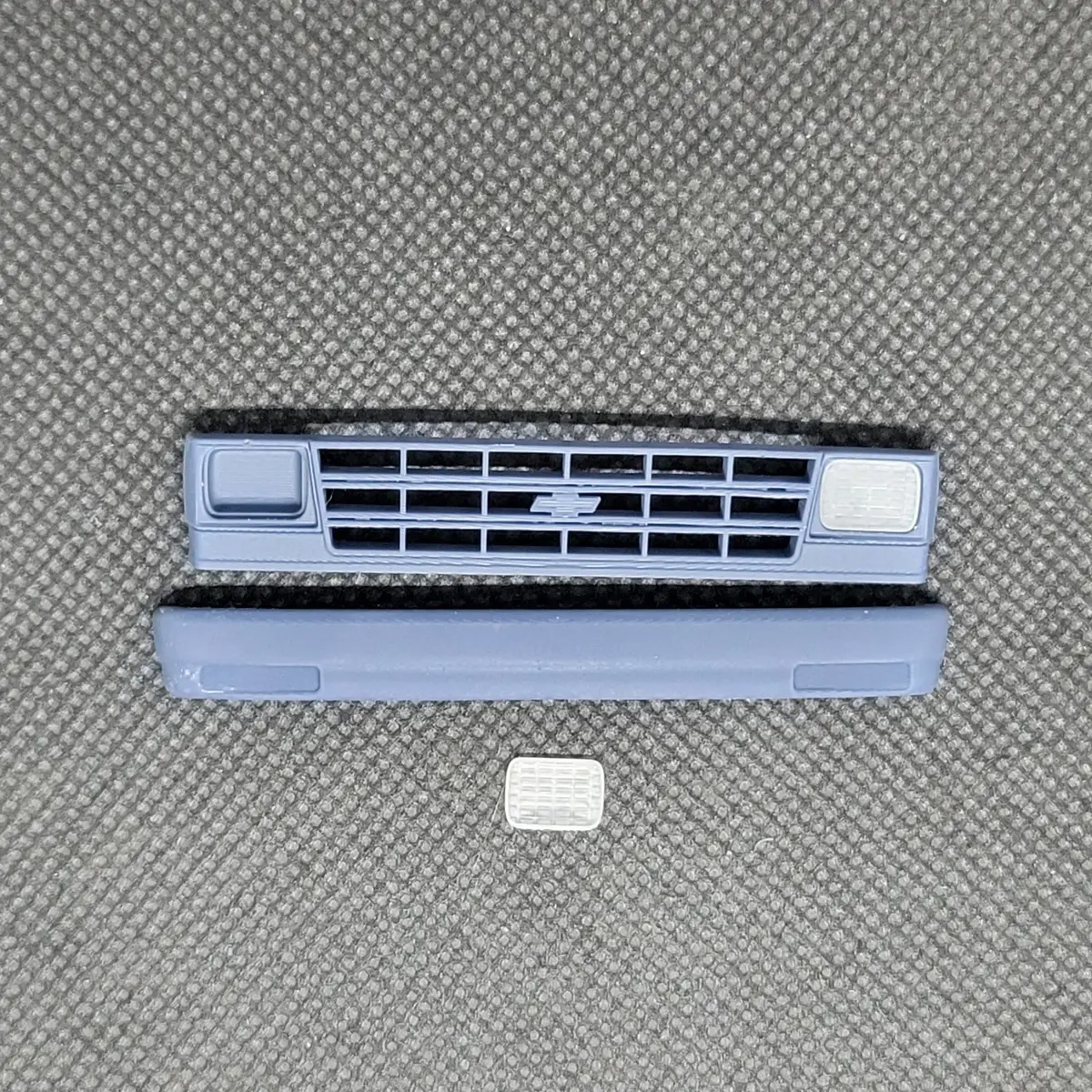 82-90 Chevy S-10 Grill 1