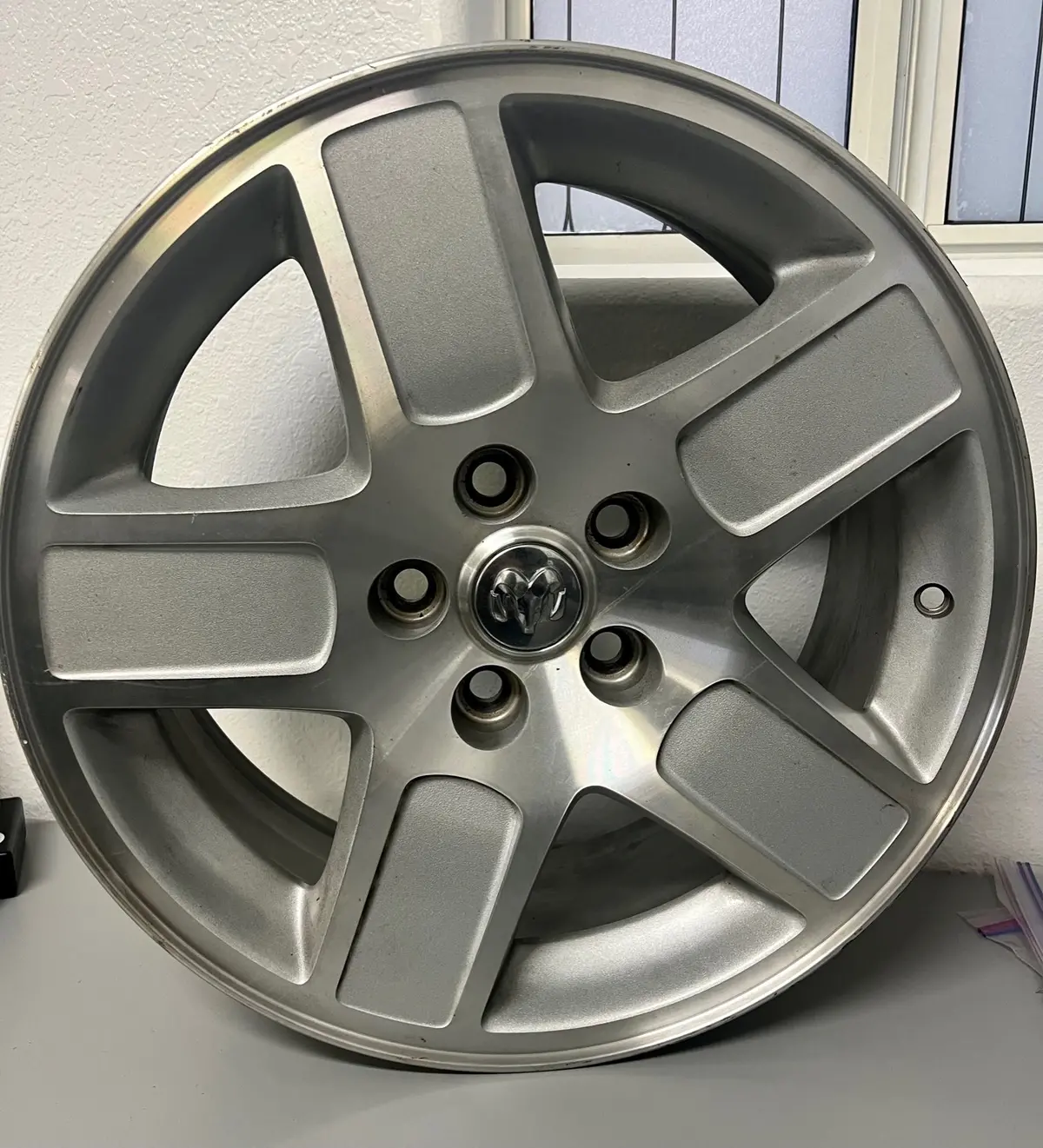 17" Wheel Dodge Charger Magnum 2005 2006 2007 Machined Silver Factory Oem 2246 1