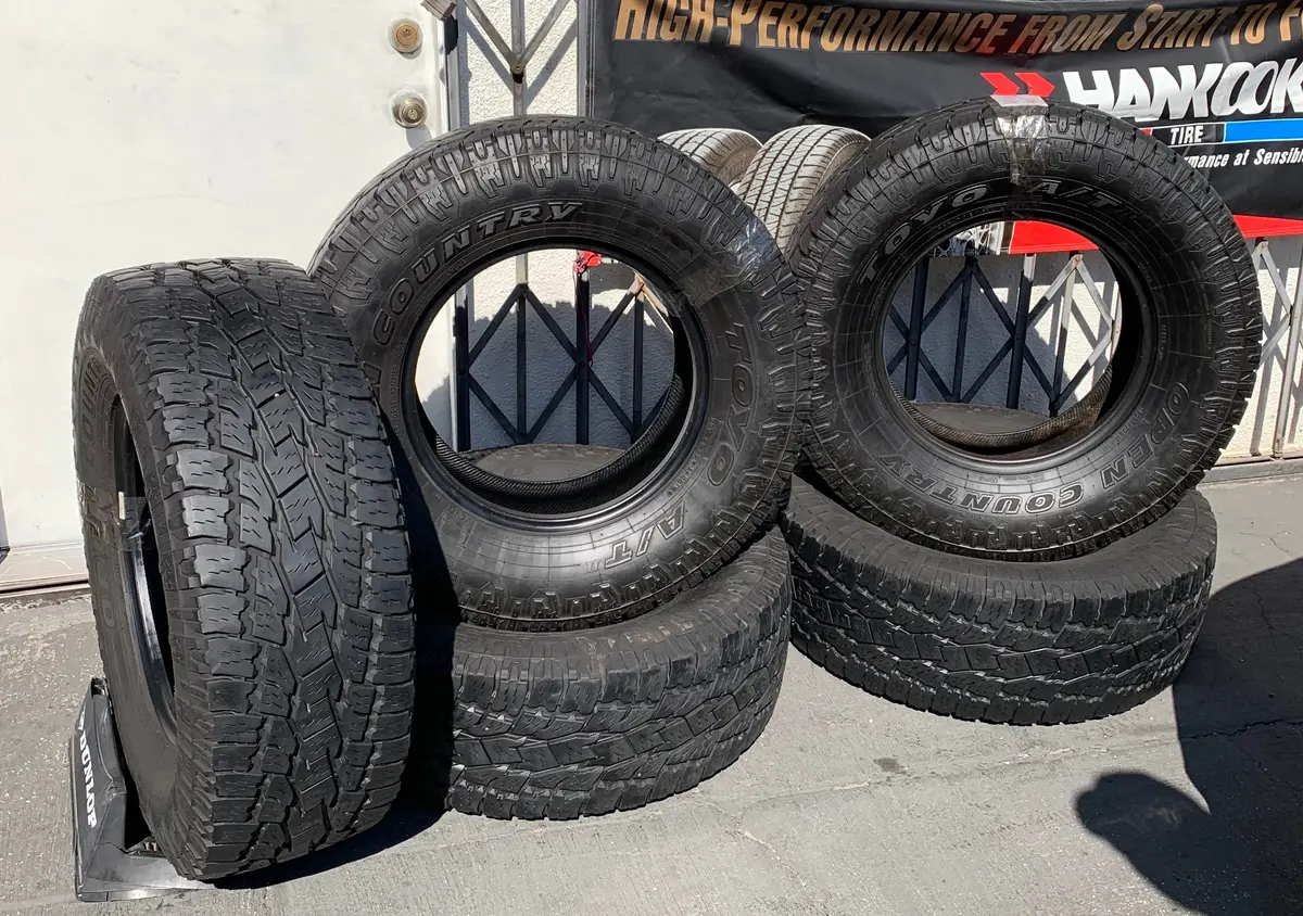 285/70 R-17 121/118S Toyo Open Country At Ii 1