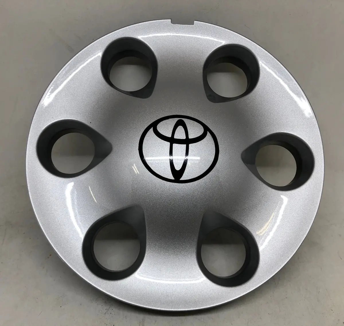 16" Wheel Toyota Tundra 2001-2006 Silver Center Cap 1