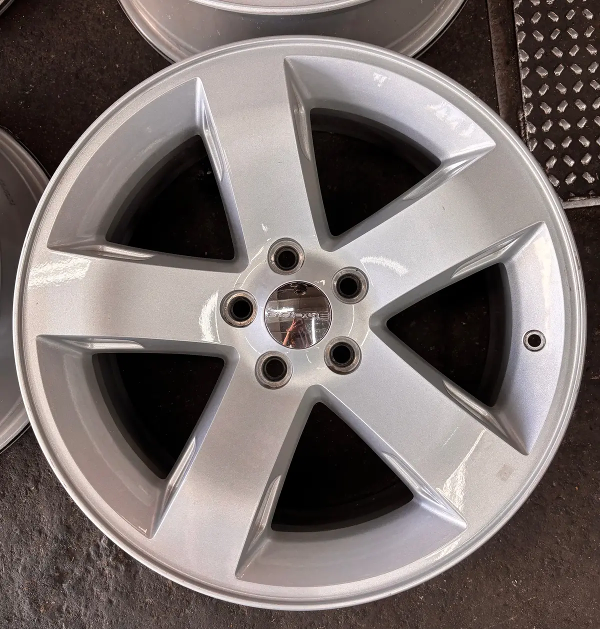 Dodge Challenger Charger 18" Wheel Rim Factory Oem 2359 Silver 2008-2014 1