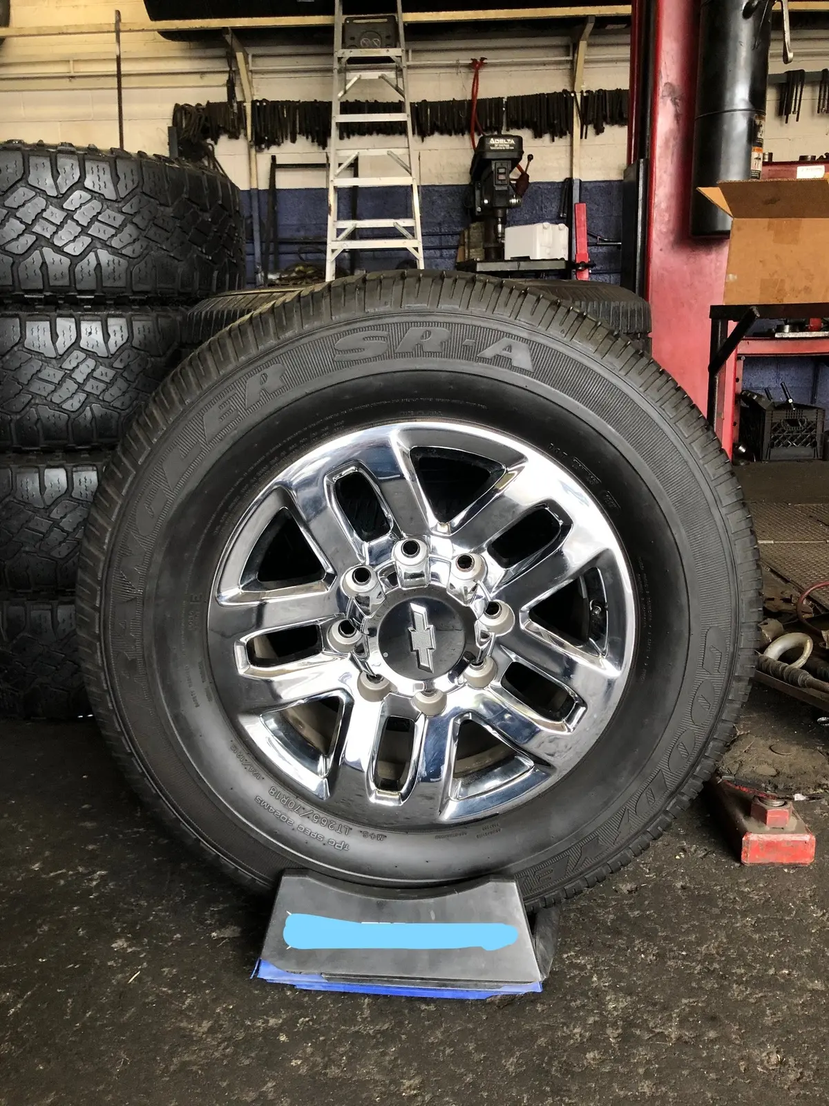 18" Wheels Factory Oem Chevy Silverado Hd 2500 3500 W/ 265/70R18 Goodyear Tires 1
