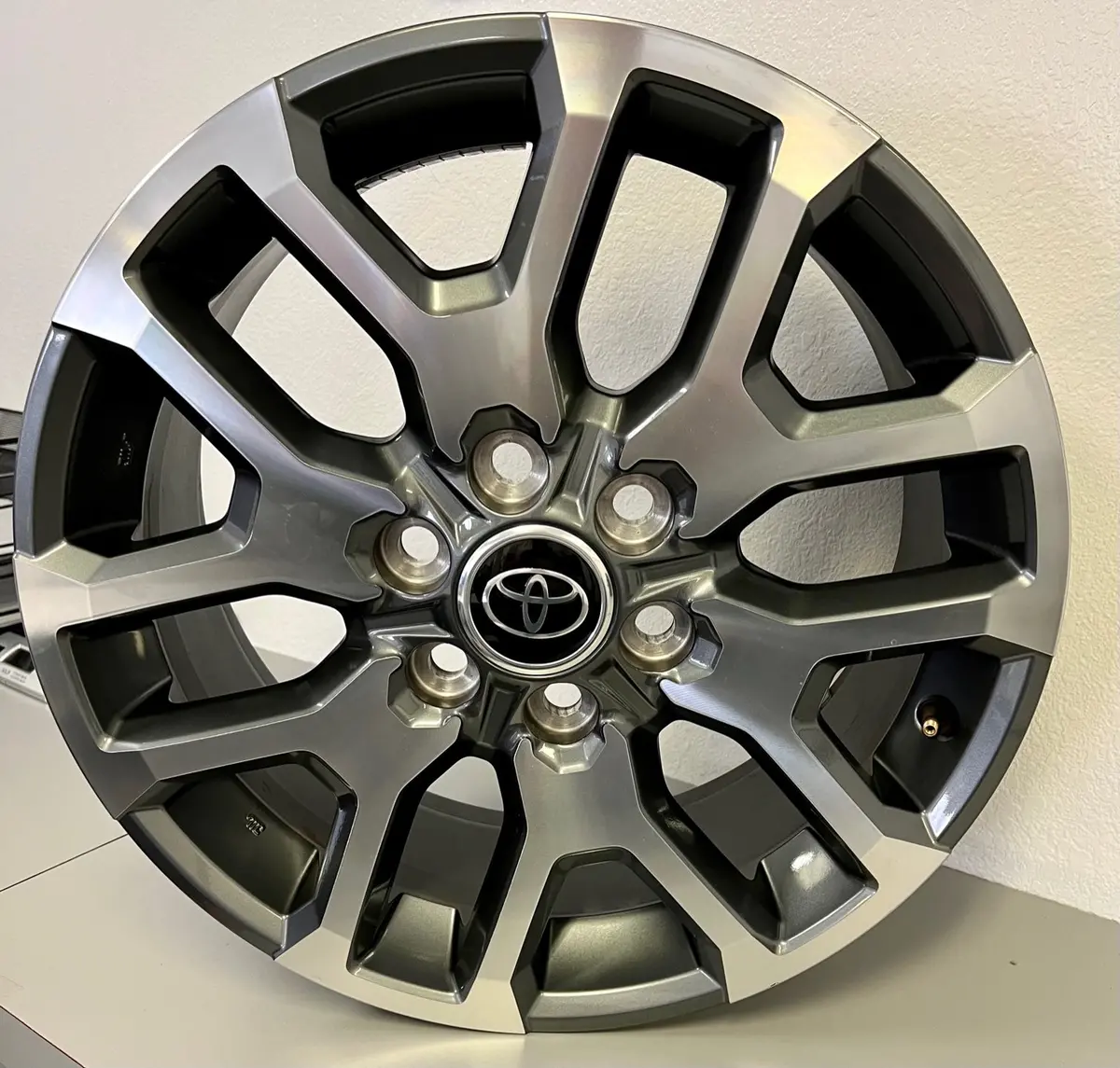 20" Wheel Toyota Tundra Hybrid Edition 2022 Factory Oem 1794 1